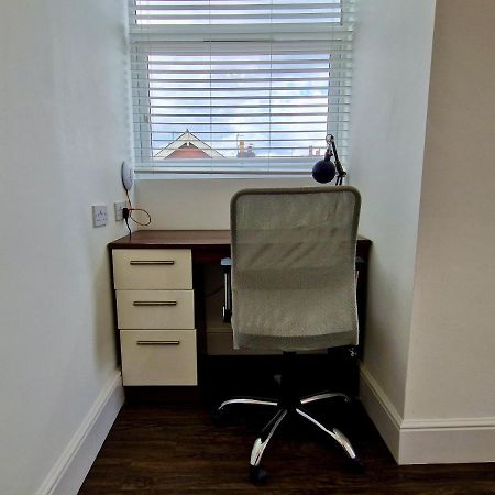 Incredible Private Rooms All With Private Bathrooms In A Fully Serviced House Next To City Centre With Free Parking Coventry Zewnętrze zdjęcie