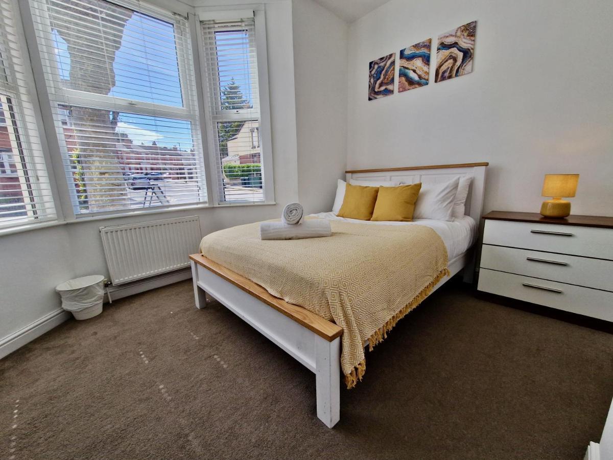 Incredible Private Rooms All With Private Bathrooms In A Fully Serviced House Next To City Centre With Free Parking Coventry Zewnętrze zdjęcie