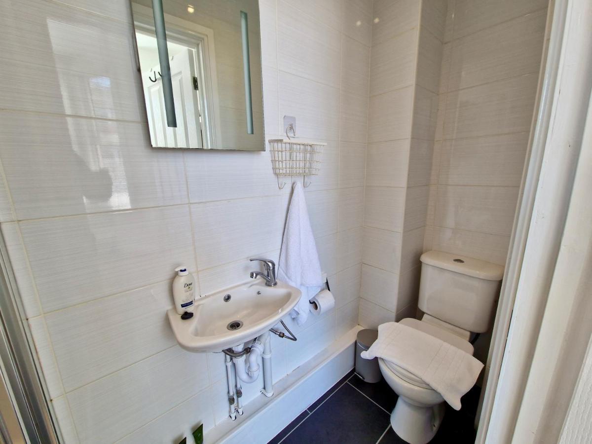 Incredible Private Rooms All With Private Bathrooms In A Fully Serviced House Next To City Centre With Free Parking Coventry Zewnętrze zdjęcie