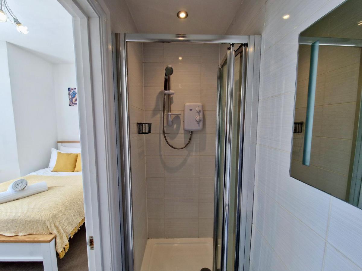 Incredible Private Rooms All With Private Bathrooms In A Fully Serviced House Next To City Centre With Free Parking Coventry Zewnętrze zdjęcie