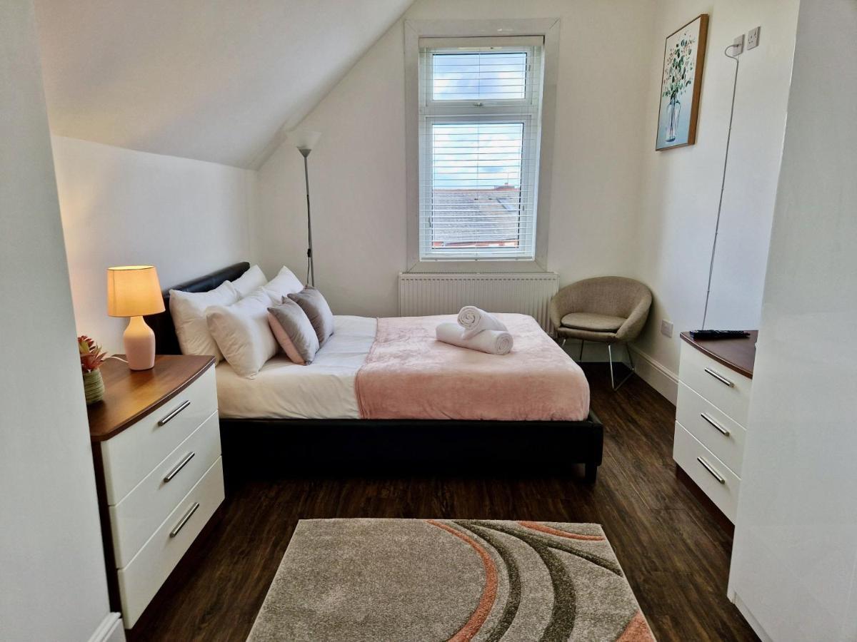 Incredible Private Rooms All With Private Bathrooms In A Fully Serviced House Next To City Centre With Free Parking Coventry Zewnętrze zdjęcie