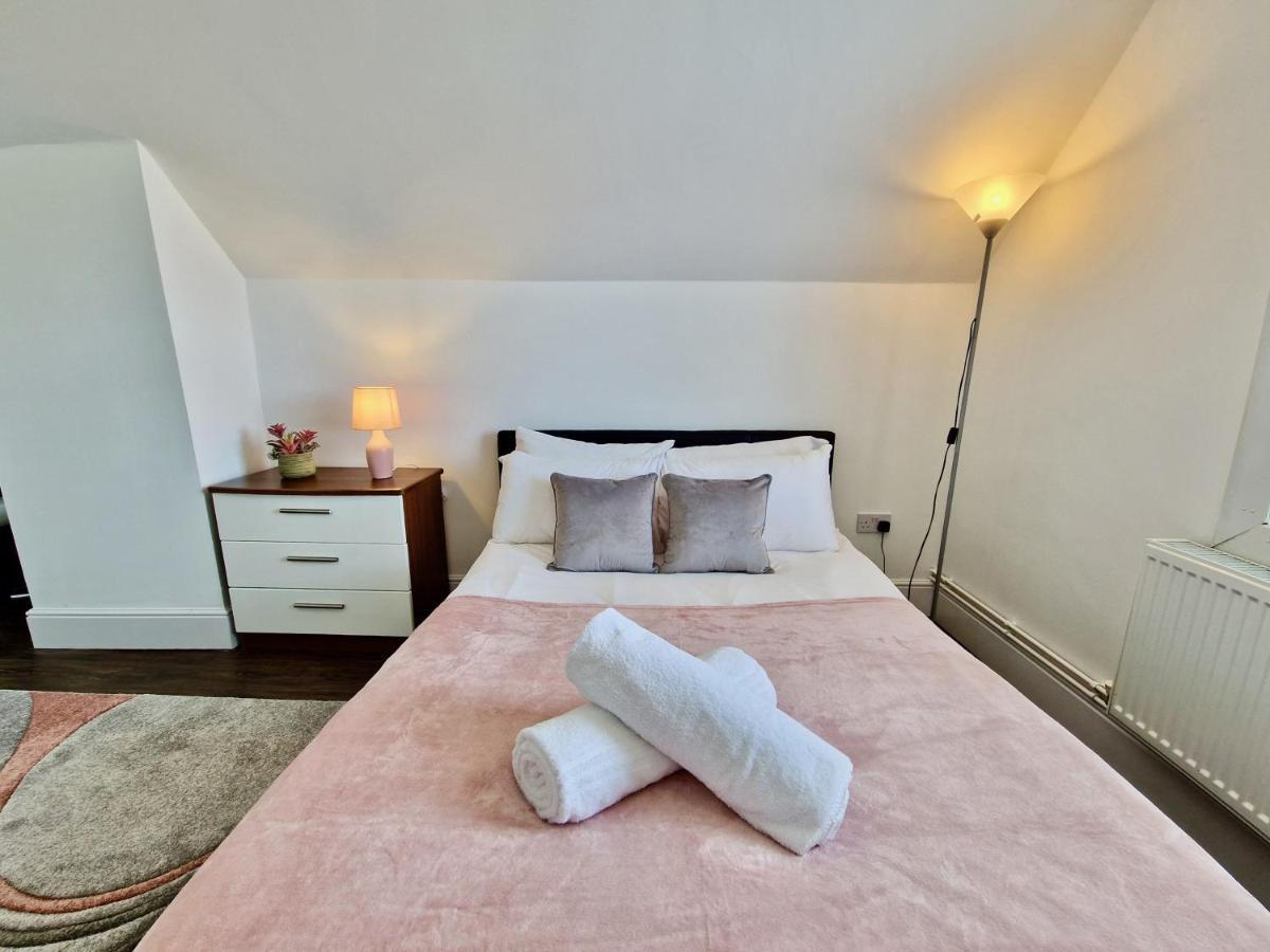 Incredible Private Rooms All With Private Bathrooms In A Fully Serviced House Next To City Centre With Free Parking Coventry Zewnętrze zdjęcie