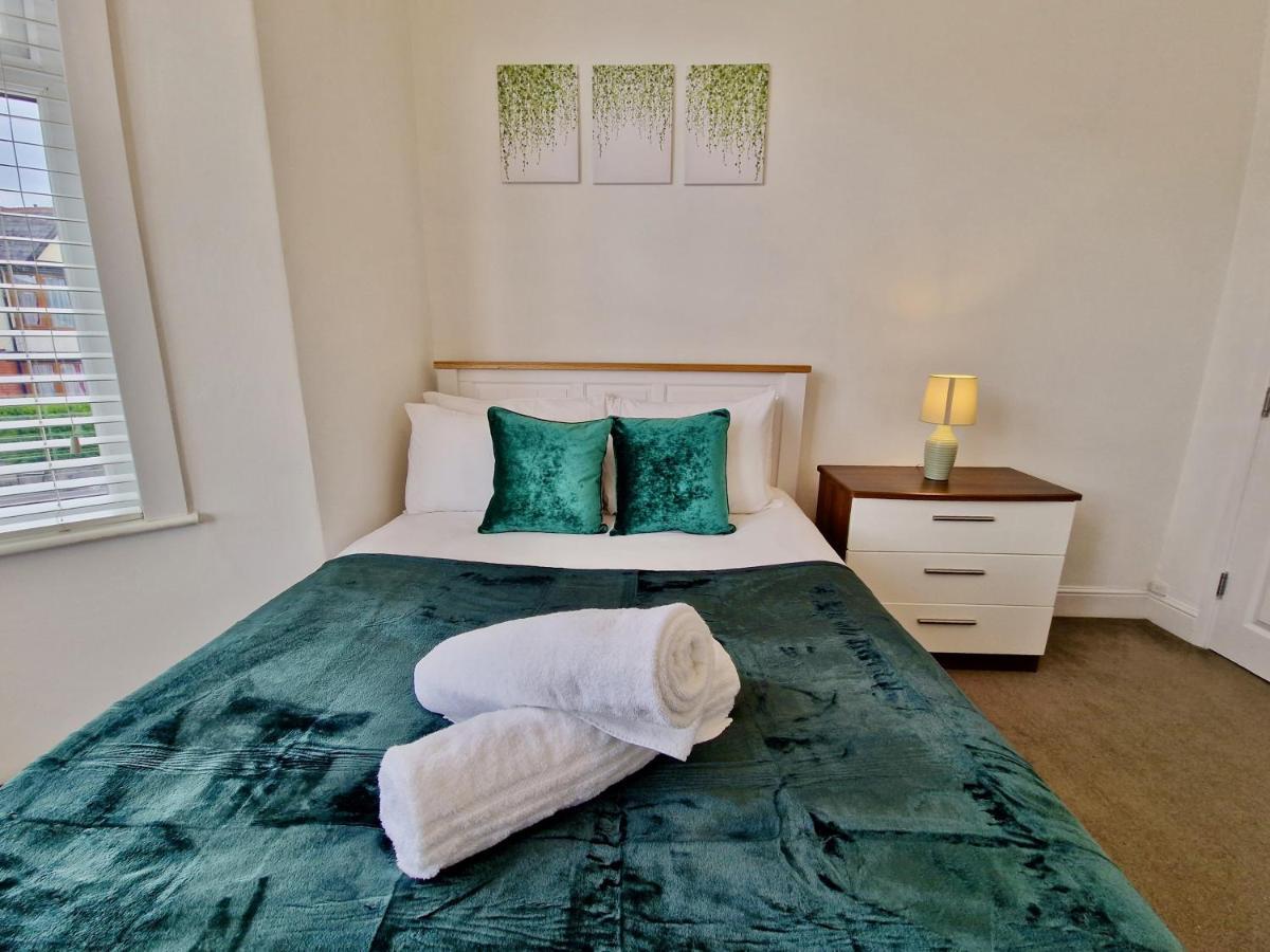 Incredible Private Rooms All With Private Bathrooms In A Fully Serviced House Next To City Centre With Free Parking Coventry Zewnętrze zdjęcie
