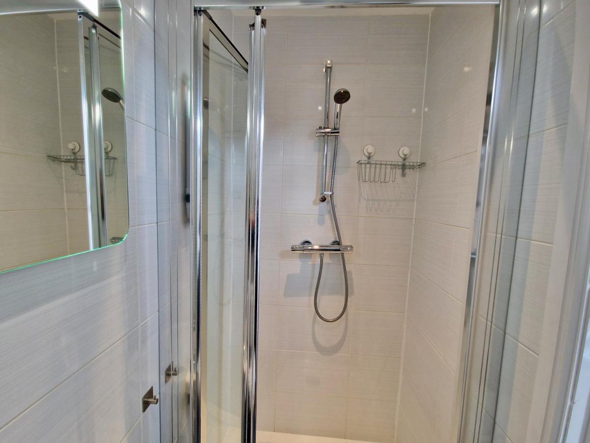 Incredible Private Rooms All With Private Bathrooms In A Fully Serviced House Next To City Centre With Free Parking Coventry Zewnętrze zdjęcie