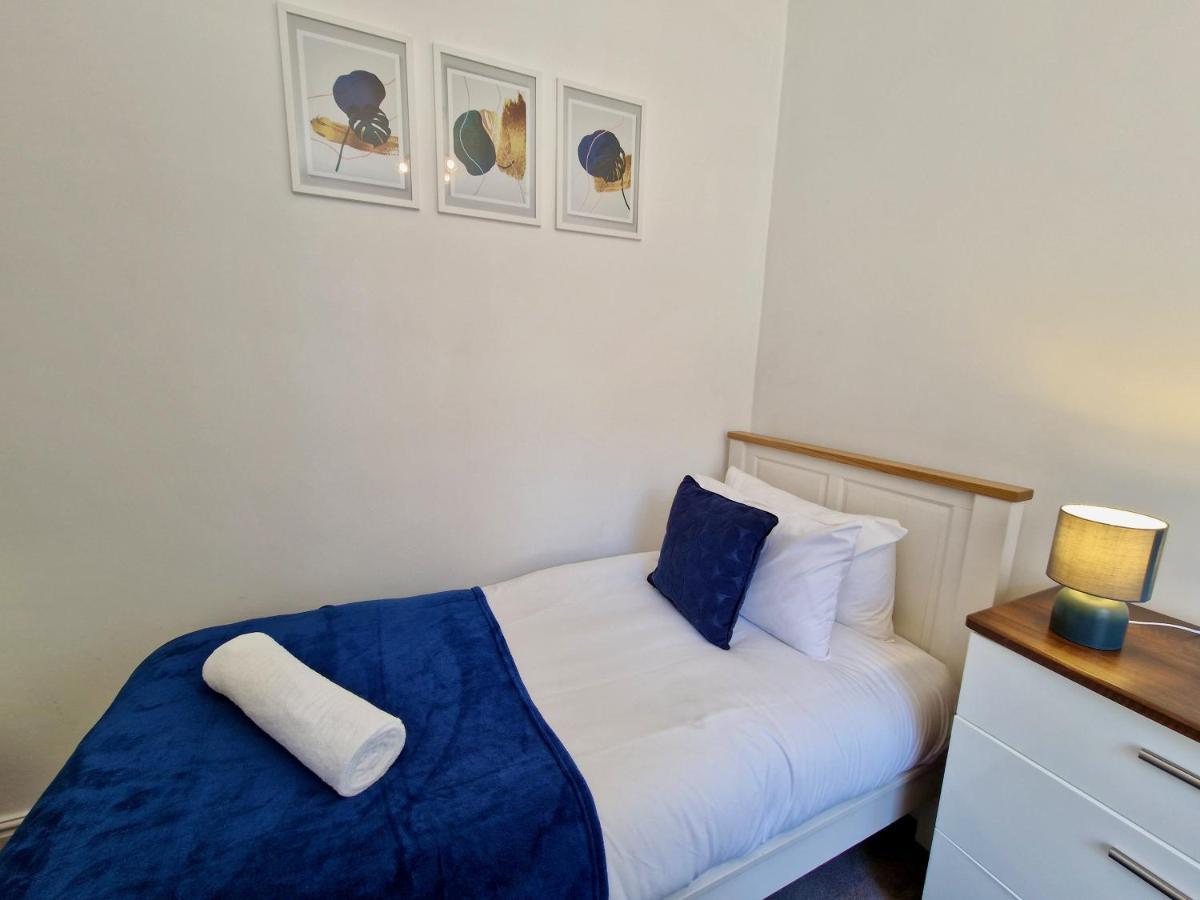 Incredible Private Rooms All With Private Bathrooms In A Fully Serviced House Next To City Centre With Free Parking Coventry Zewnętrze zdjęcie