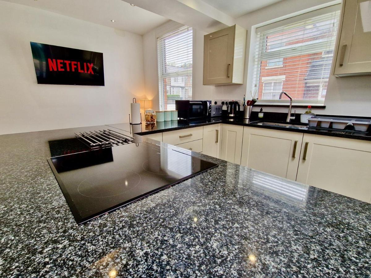 Incredible Private Rooms All With Private Bathrooms In A Fully Serviced House Next To City Centre With Free Parking Coventry Zewnętrze zdjęcie