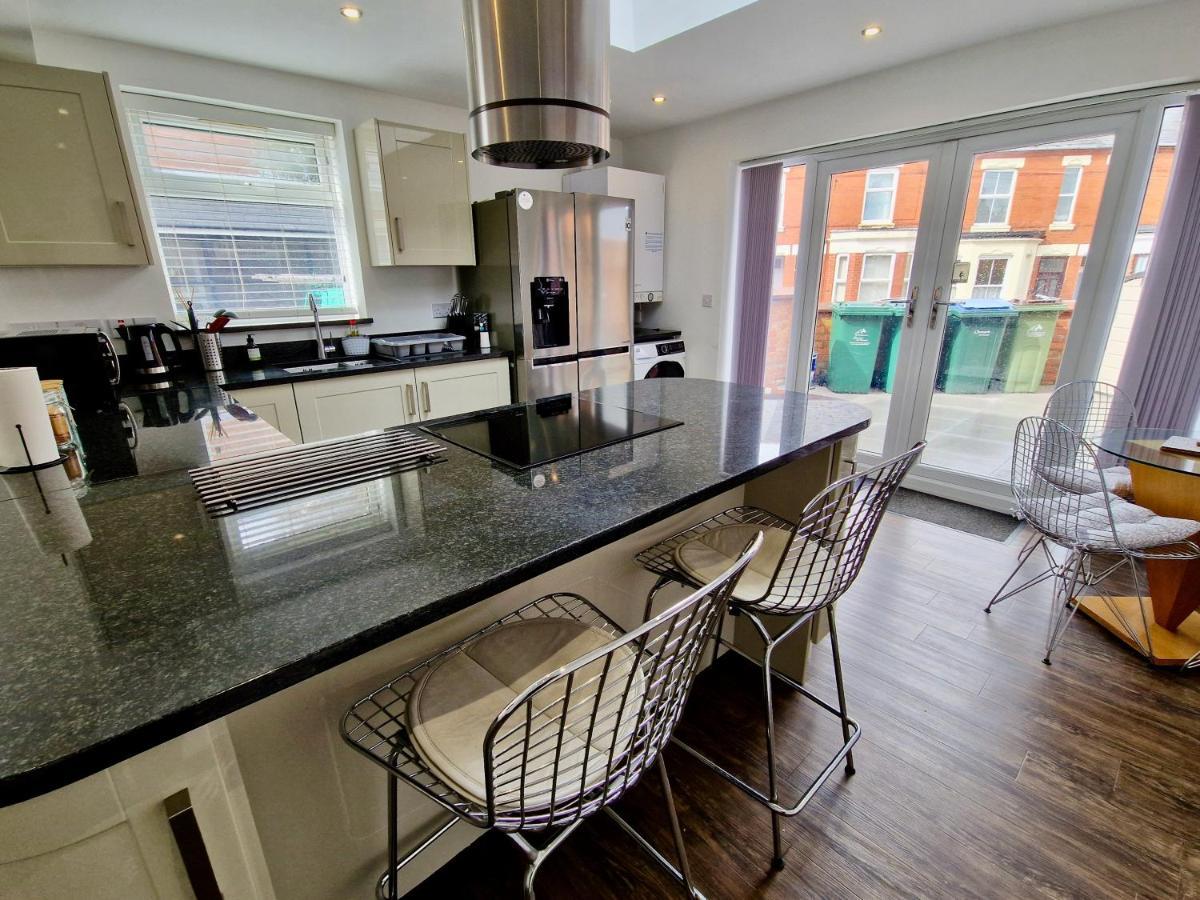 Incredible Private Rooms All With Private Bathrooms In A Fully Serviced House Next To City Centre With Free Parking Coventry Zewnętrze zdjęcie