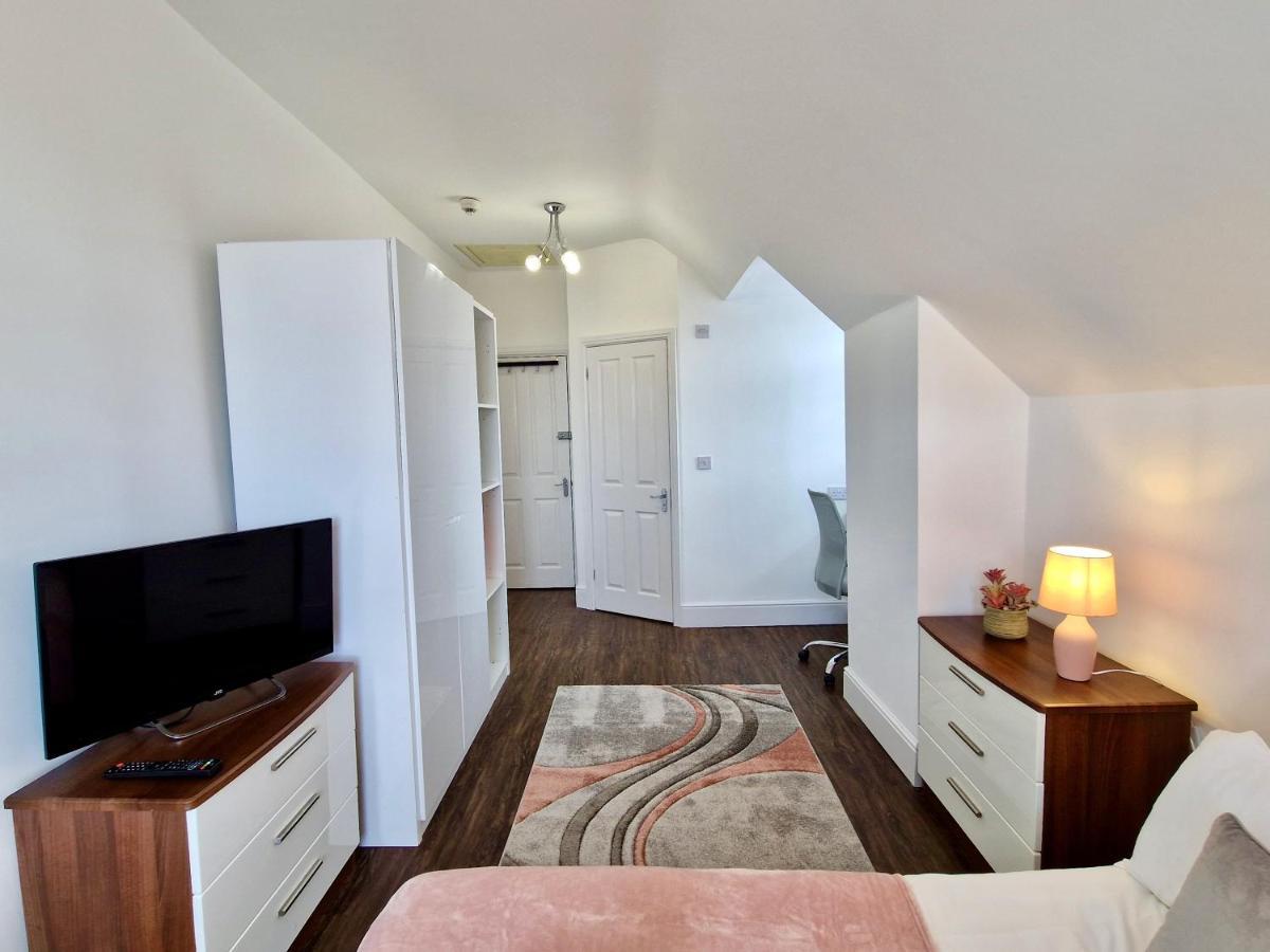 Incredible Private Rooms All With Private Bathrooms In A Fully Serviced House Next To City Centre With Free Parking Coventry Zewnętrze zdjęcie