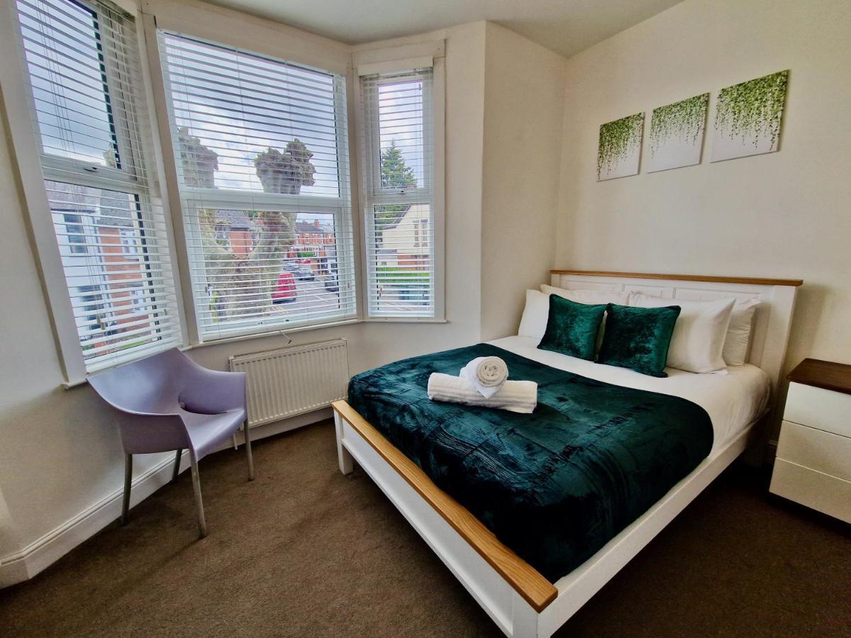Incredible Private Rooms All With Private Bathrooms In A Fully Serviced House Next To City Centre With Free Parking Coventry Zewnętrze zdjęcie