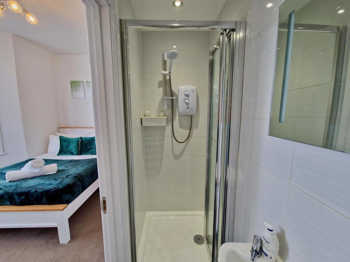 Incredible Private Rooms All With Private Bathrooms In A Fully Serviced House Next To City Centre With Free Parking Coventry Zewnętrze zdjęcie