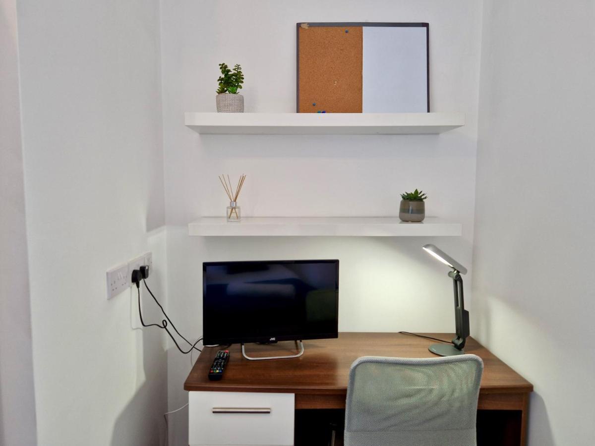 Incredible Private Rooms All With Private Bathrooms In A Fully Serviced House Next To City Centre With Free Parking Coventry Zewnętrze zdjęcie