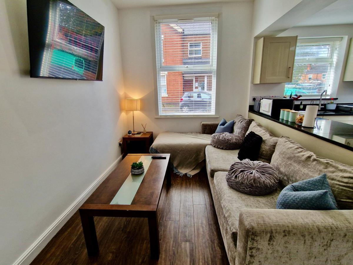 Incredible Private Rooms All With Private Bathrooms In A Fully Serviced House Next To City Centre With Free Parking Coventry Zewnętrze zdjęcie