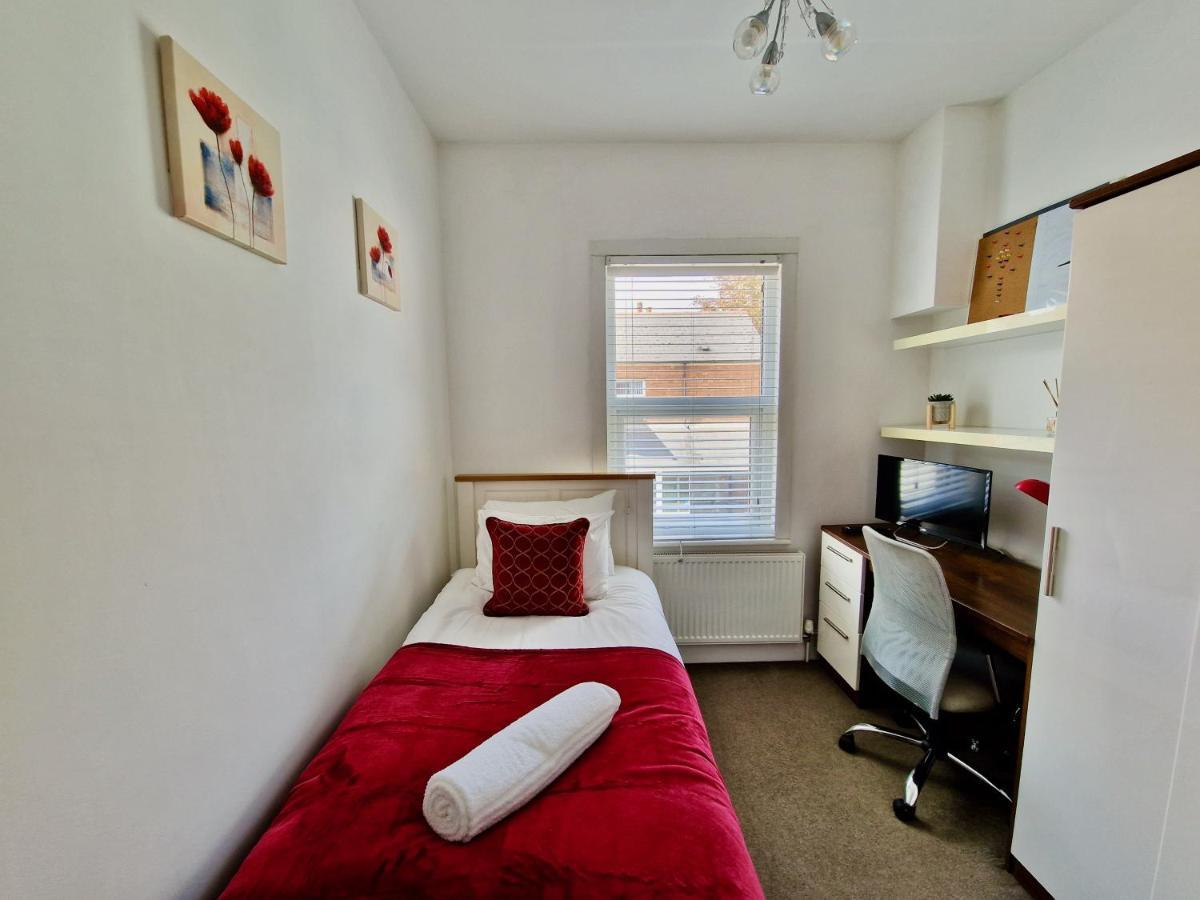 Incredible Private Rooms All With Private Bathrooms In A Fully Serviced House Next To City Centre With Free Parking Coventry Zewnętrze zdjęcie